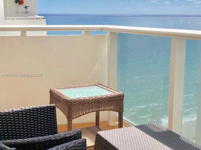 Apartment for rent  Unit #1901 - photo 7440665