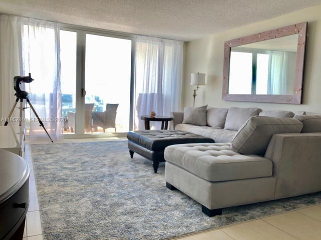 Apartment for rent  Unit #1901 - photo 7440668