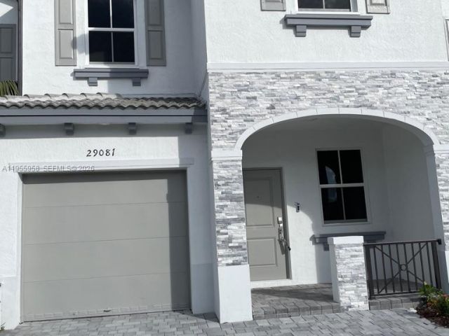 3-bedroom home for rent in Miami - 29081 SW 162th Ct - MondialRealty