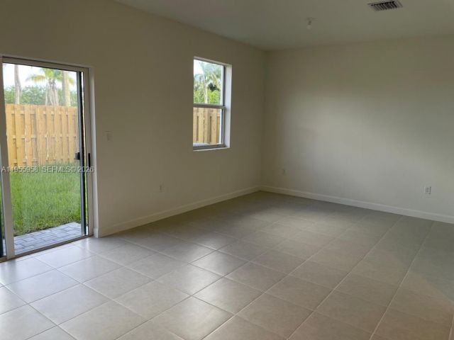 3-bedroom home for rent in Miami - 29081 SW 162th Ct - MondialRealty