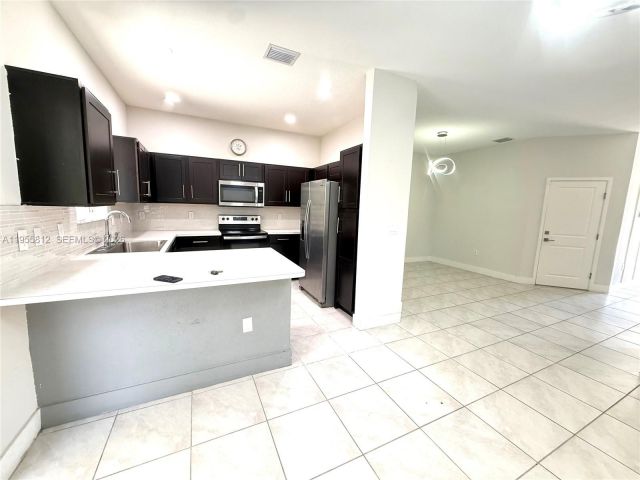 3-bedroom home for rent in Miami Gardens - 20861 NW 9TH PATH - MondialRealty