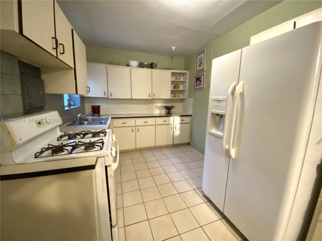 3-bedroom home for sale in Miami Gardens - 3011 NW 152nd Ter - MondialRealty