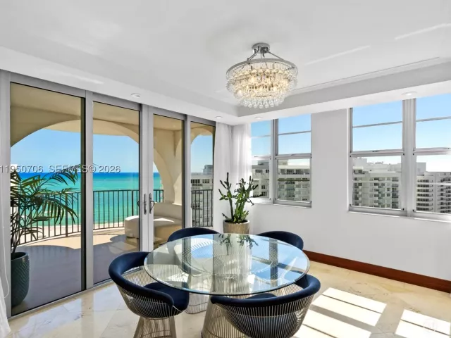 4-bedroom condo for sale in Miami Beach - 5660 Collins Ave 18A - MondialRealty