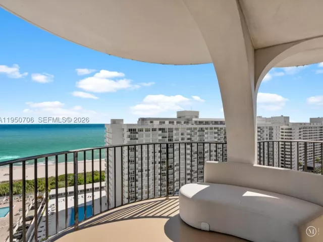 4-bedroom condo for sale in Miami Beach - 5660 Collins Ave 18A - MondialRealty