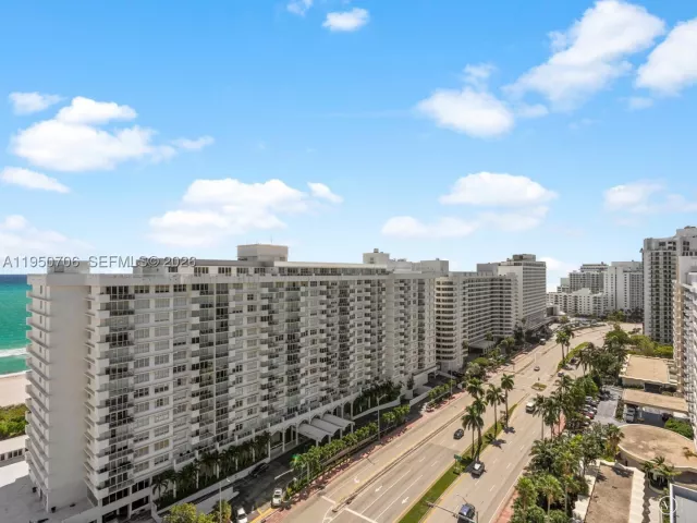 4-bedroom condo for sale in Miami Beach - 5660 Collins Ave 18A - MondialRealty