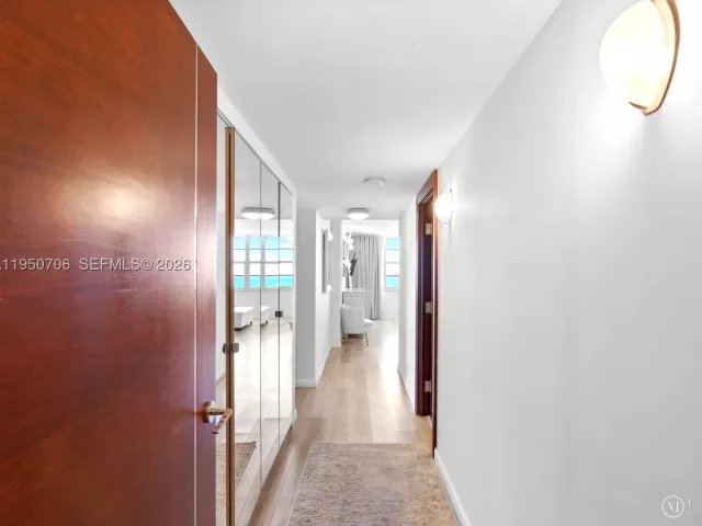 4-bedroom condo for sale in Miami Beach - 5660 Collins Ave 18A - MondialRealty
