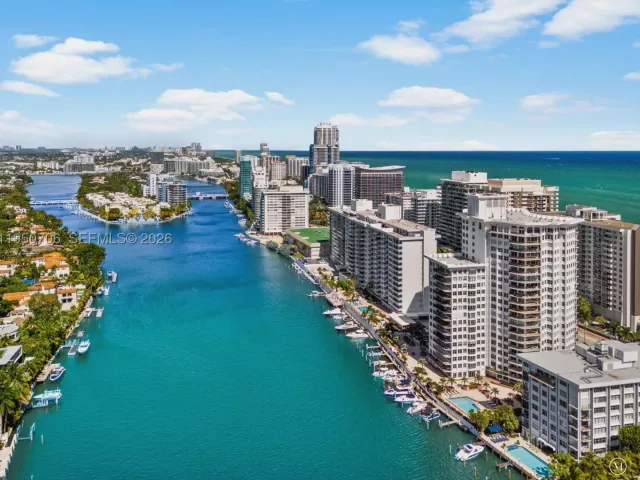 4-bedroom condo for sale in Miami Beach - 5660 Collins Ave 18A - MondialRealty