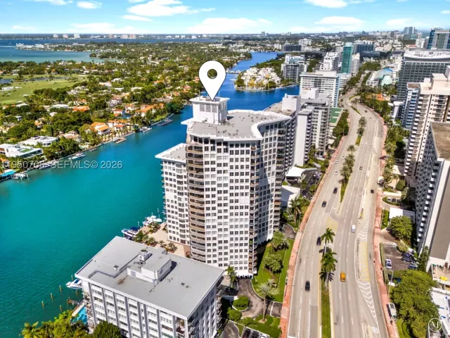 4-bedroom condo for sale in Miami Beach - 5660 Collins Ave 18A - MondialRealty
