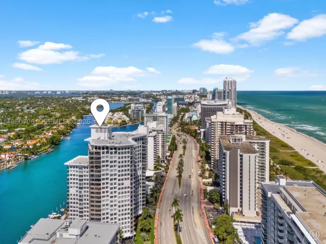 4-bedroom condo for sale in Miami Beach - 5660 Collins Ave 18A - MondialRealty