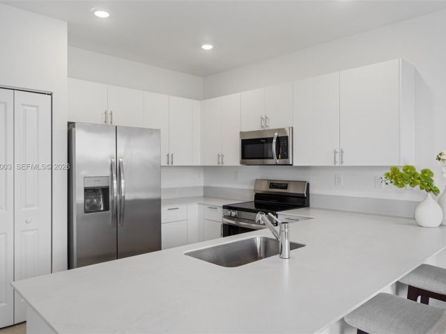 4-bedroom home for rent in Homestead - 19448 SW 338 Ter - MondialRealty