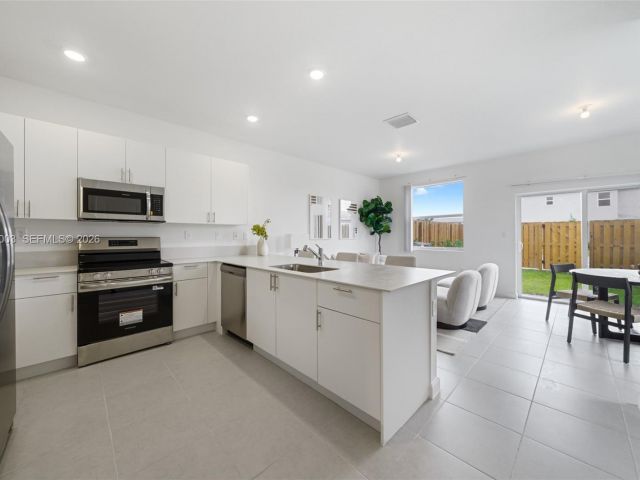 4-bedroom home for rent in Homestead - 19448 SW 338 Ter - MondialRealty