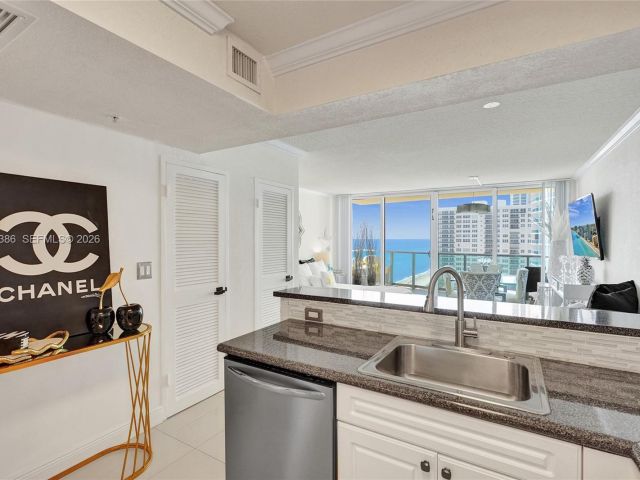 Apartment for rent  Unit #1212 (available April 24) - photo 7432005