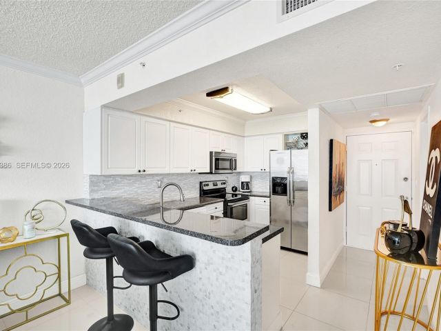 Apartment for rent  Unit #1212 (available April 24) - photo 7432010