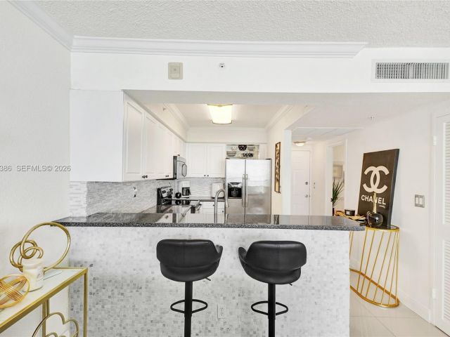 Apartment for rent  Unit #1212 (available April 24) - photo 7432014