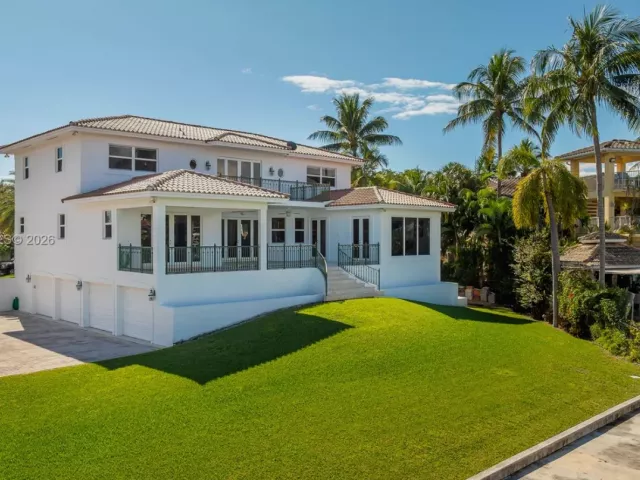 5-bedroom home for sale in Coral Gables - 6275 Dolphin Dr - MondialRealty
