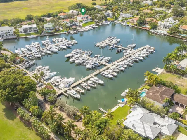 5-bedroom home for sale in Coral Gables - 6275 Dolphin Dr - MondialRealty