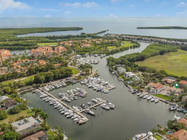 5-bedroom home for sale in Coral Gables - 6275 Dolphin Dr - MondialRealty