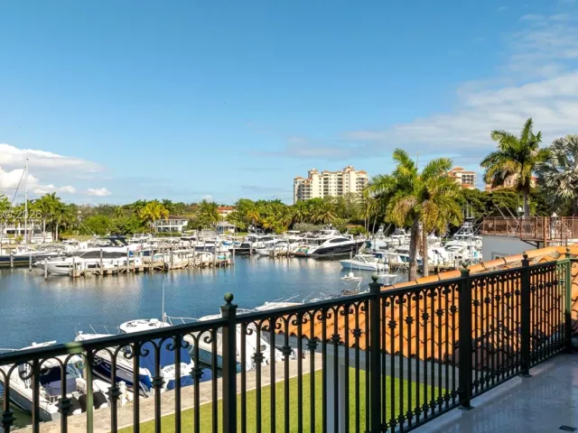 5-bedroom home for sale in Coral Gables - 6275 Dolphin Dr - MondialRealty