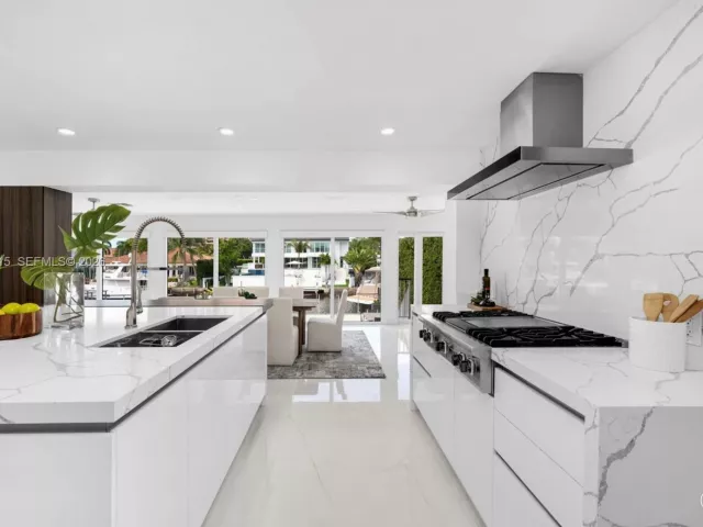 5-bedroom home for sale in Coral Gables - 6832 Sunrise Ct - MondialRealty