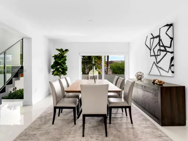 5-bedroom home for sale in Coral Gables - 6832 Sunrise Ct - MondialRealty