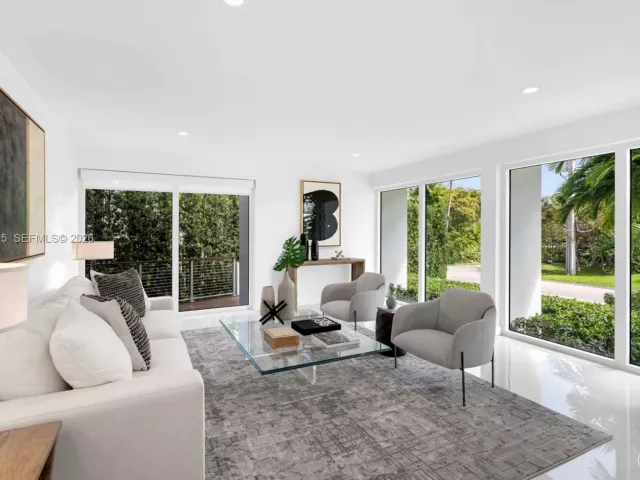 5-bedroom home for sale in Coral Gables - 6832 Sunrise Ct - MondialRealty