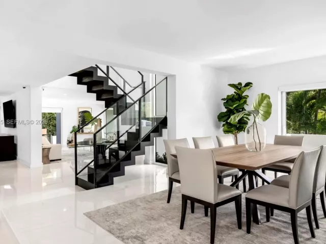 5-bedroom home for sale in Coral Gables - 6832 Sunrise Ct - MondialRealty