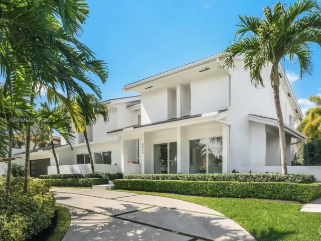 5-bedroom home for sale in Coral Gables - 6832 Sunrise Ct - MondialRealty