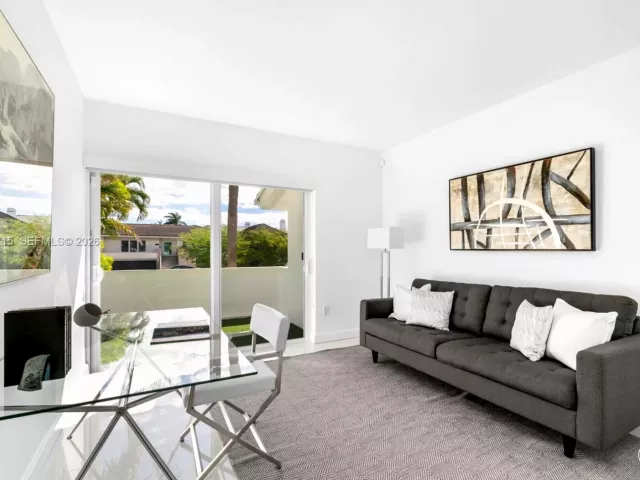 5-bedroom home for sale in Coral Gables - 6832 Sunrise Ct - MondialRealty