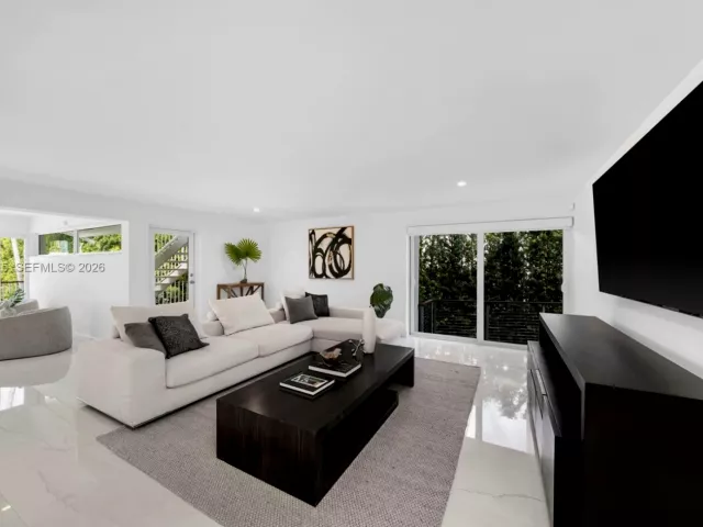 5-bedroom home for sale in Coral Gables - 6832 Sunrise Ct - MondialRealty