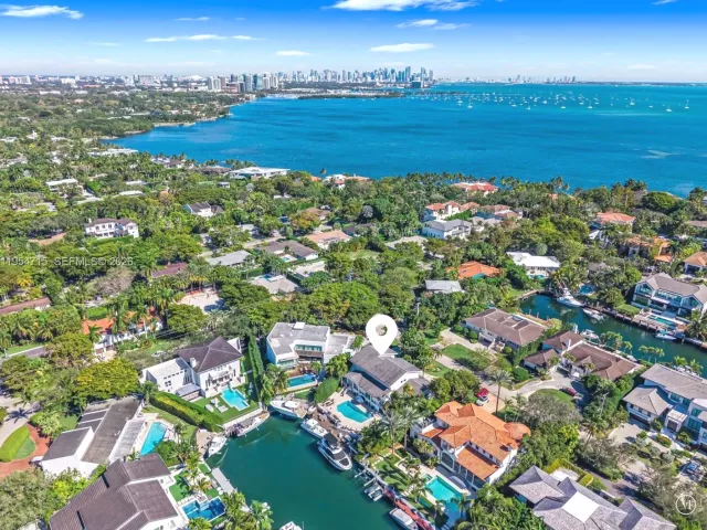 5-bedroom home for sale in Coral Gables - 6832 Sunrise Ct - MondialRealty