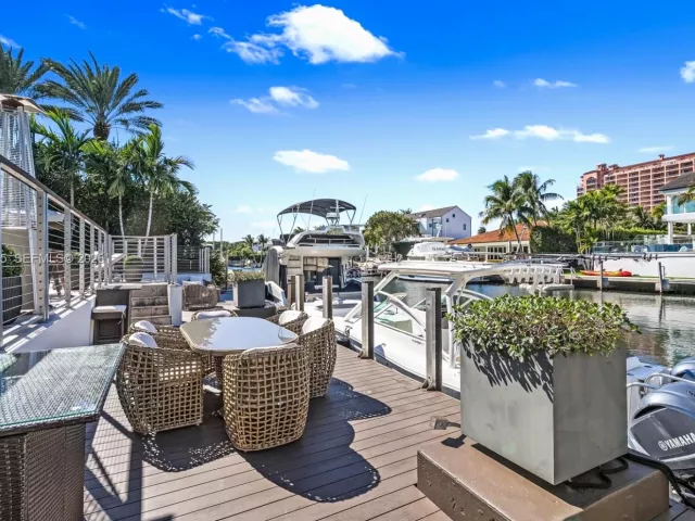 5-bedroom home for sale in Coral Gables - 6832 Sunrise Ct - MondialRealty