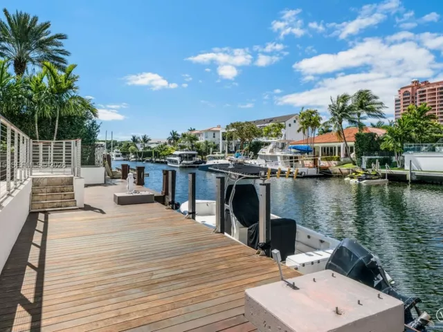 5-bedroom home for sale in Coral Gables - 6832 Sunrise Ct - MondialRealty