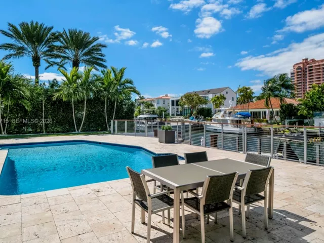 5-bedroom home for sale in Coral Gables - 6832 Sunrise Ct - MondialRealty