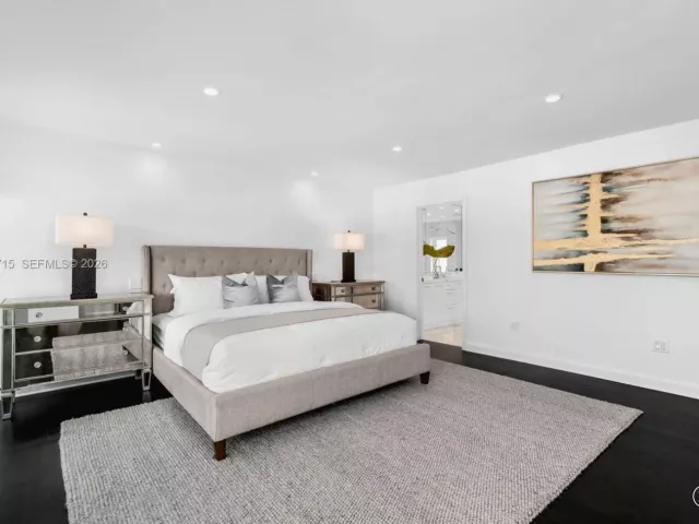 5-bedroom home for sale in Coral Gables - 6832 Sunrise Ct - MondialRealty