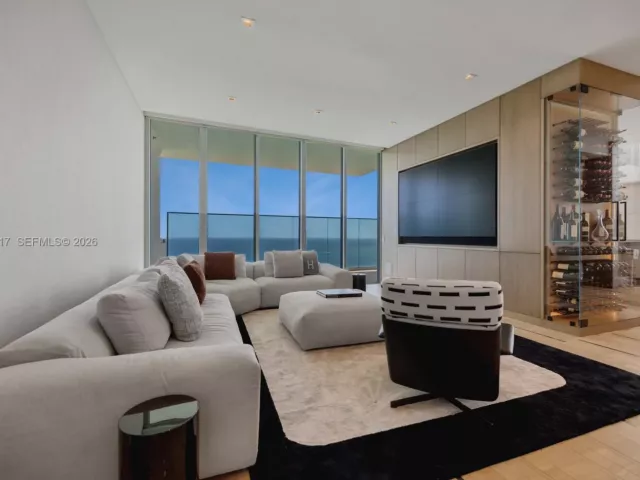 5-bedroom condo for sale in Sunny Isles Beach - 18501 Collins Ave 3704 - MondialRealty