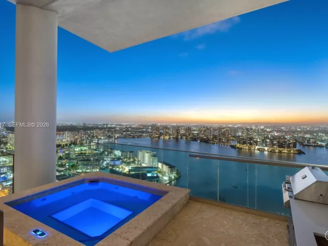 5-bedroom condo for sale in Sunny Isles Beach - 18501 Collins Ave 3704 - MondialRealty