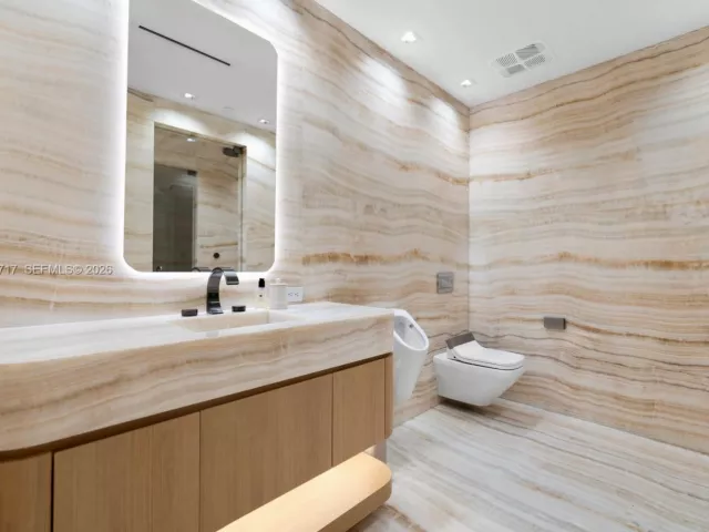 5-bedroom condo for sale in Sunny Isles Beach - 18501 Collins Ave 3704 - MondialRealty