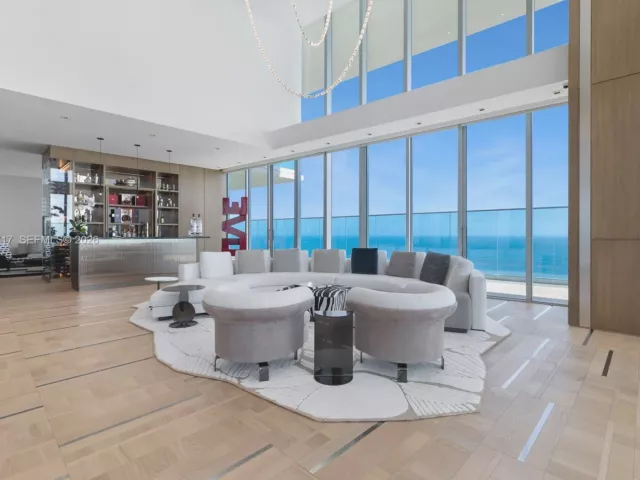 5-bedroom condo for sale in Sunny Isles Beach - 18501 Collins Ave 3704 - MondialRealty