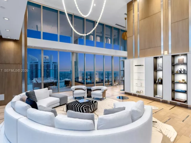 5-bedroom condo for sale in Sunny Isles Beach - 18501 Collins Ave 3704 - MondialRealty