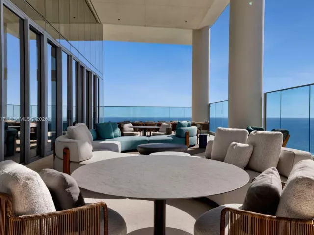 5-bedroom condo for sale in Sunny Isles Beach - 18501 Collins Ave 3704 - MondialRealty