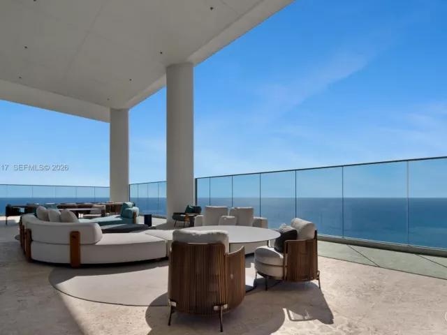 5-bedroom condo for sale in Sunny Isles Beach - 18501 Collins Ave 3704 - MondialRealty