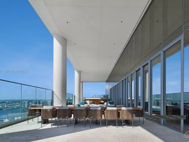 5-bedroom condo for sale in Sunny Isles Beach - 18501 Collins Ave 3704 - MondialRealty