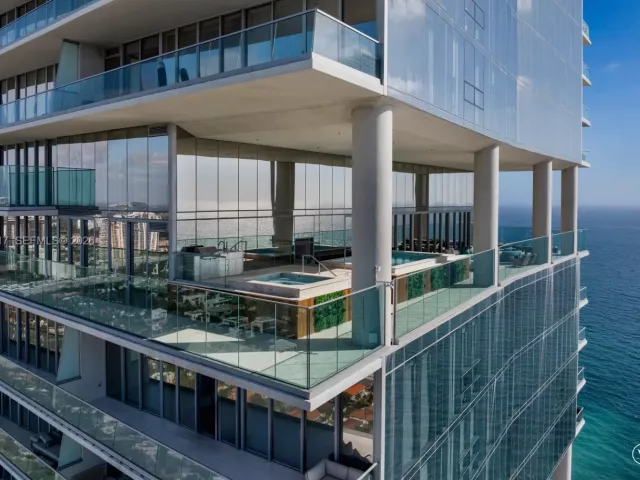 5-bedroom condo for sale in Sunny Isles Beach - 18501 Collins Ave 3704 - MondialRealty