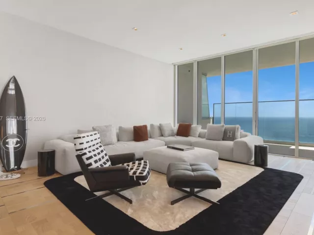 5-bedroom condo for sale in Sunny Isles Beach - 18501 Collins Ave 3704 - MondialRealty