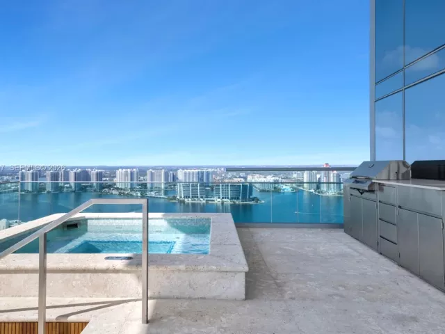 5-bedroom condo for sale in Sunny Isles Beach - 18501 Collins Ave 3704 - MondialRealty
