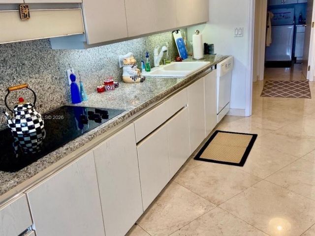 Apartment for sale  Unit #403 - photo 7293412