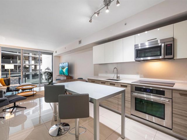 Apartment for rent  Unit #700 - photo 7441250