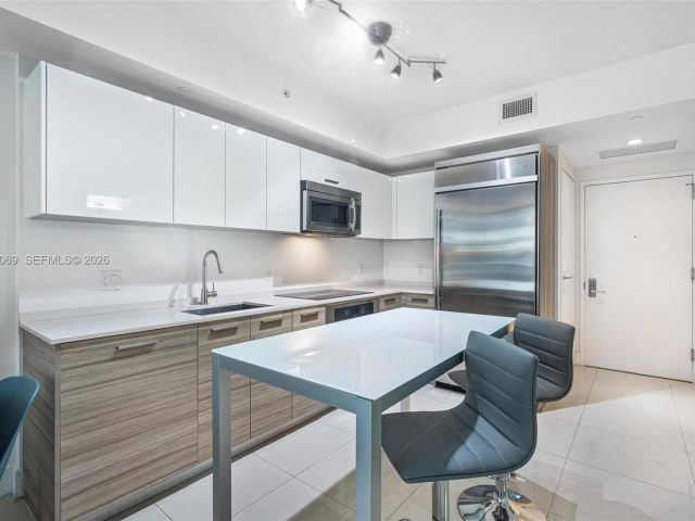 Apartment for rent  Unit #700 - photo 7441251