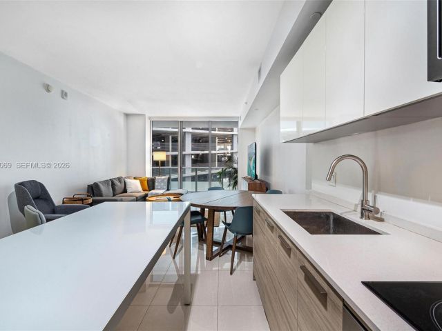 Apartment for rent  Unit #700 - photo 7441252