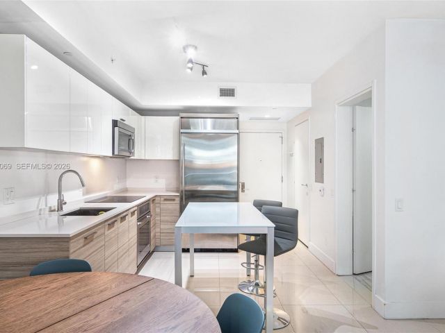 Apartment for rent  Unit #700 - photo 7441253